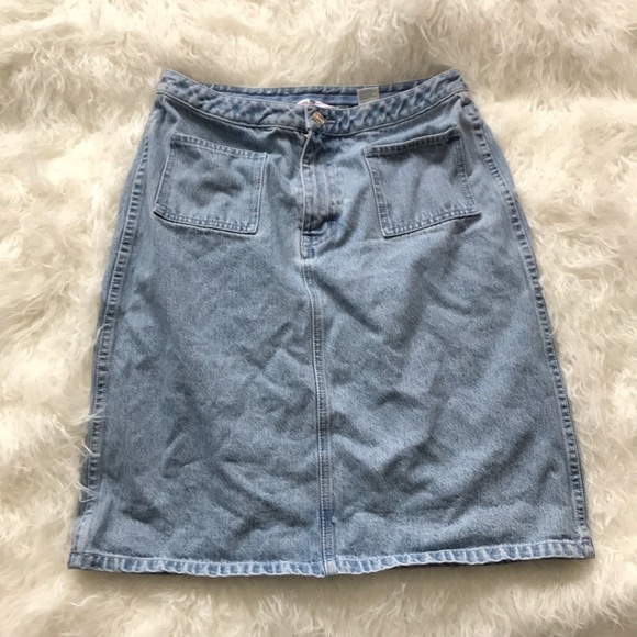 Tommy Hilfiger Dresses & Skirts - 4/$25 VTG TOMMY HILFIGER LIGHT WASH DENIM SKIRT‎